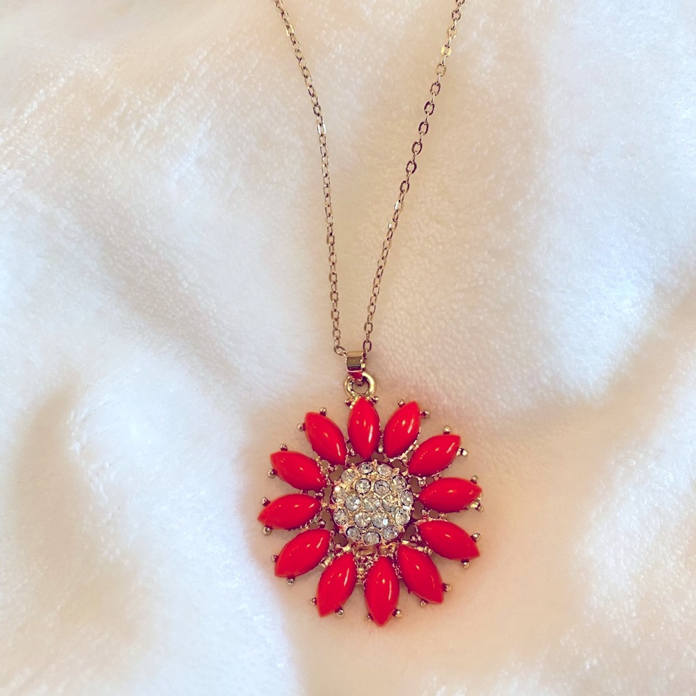 Flower pendant - resin stone and gold-tone brass